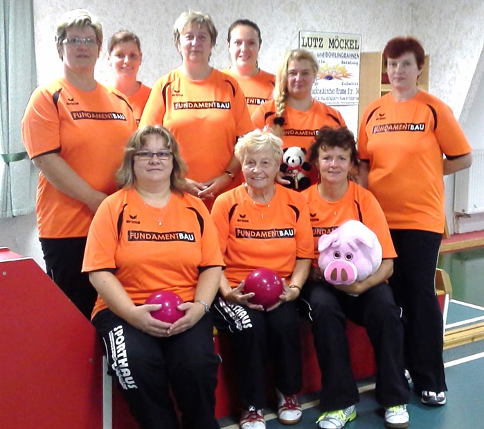 hinten von links: Katrin Schneider, Iris K&ouml;gler, Ursula Anke, Kristina Merkel, Petra Werner; vorn von links: Elke Wolfring, Hannelore H&ouml;rtsch, Petra Wilde